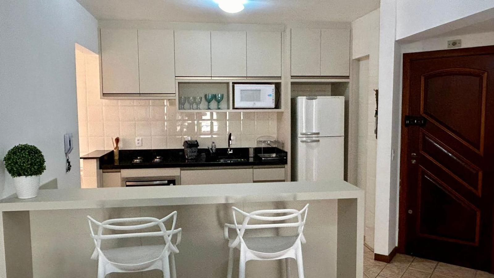 Bombas/ Bombinhas, A 50M Do Mar, Apartamento 2 Quartos, Com Churrasqueira Na Sacada, Ar E Wi-Fi ภายนอก รูปภาพ